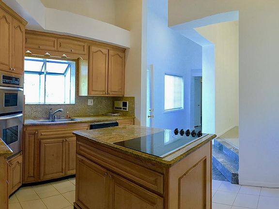 5th image of 501 W Hillsdale St