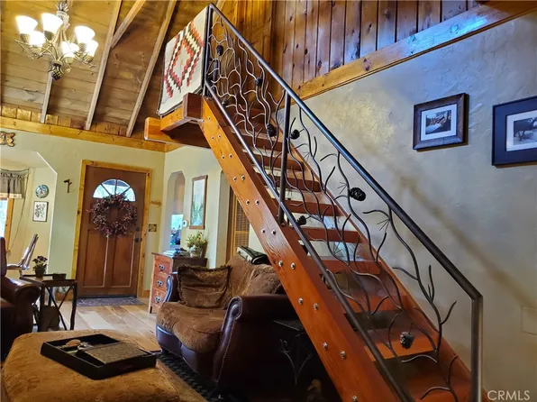 33429 Robin Dr, Green Valley Lake, CA 92341