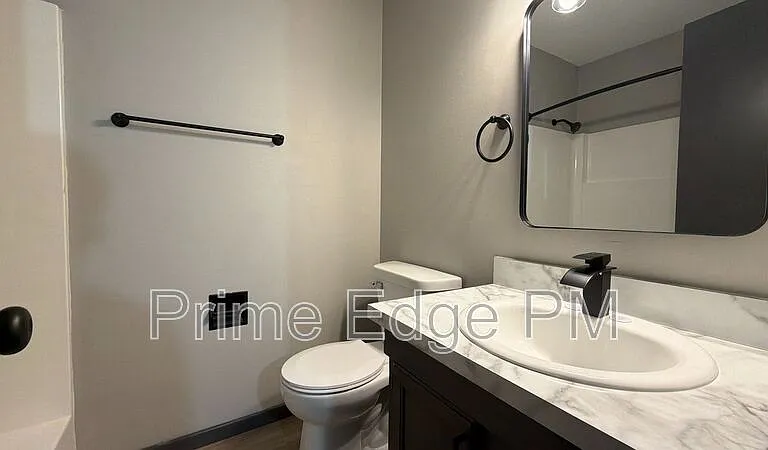 1121 N 28th St #14 — Photo 6
