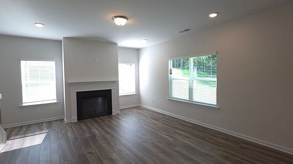 3rd image of 523 Grover St