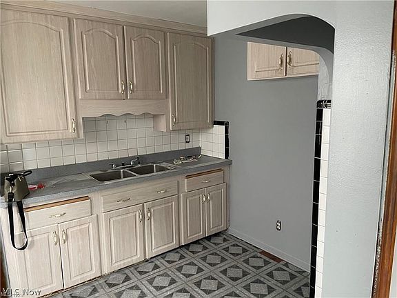 5th image of 9526 McCracken Blvd