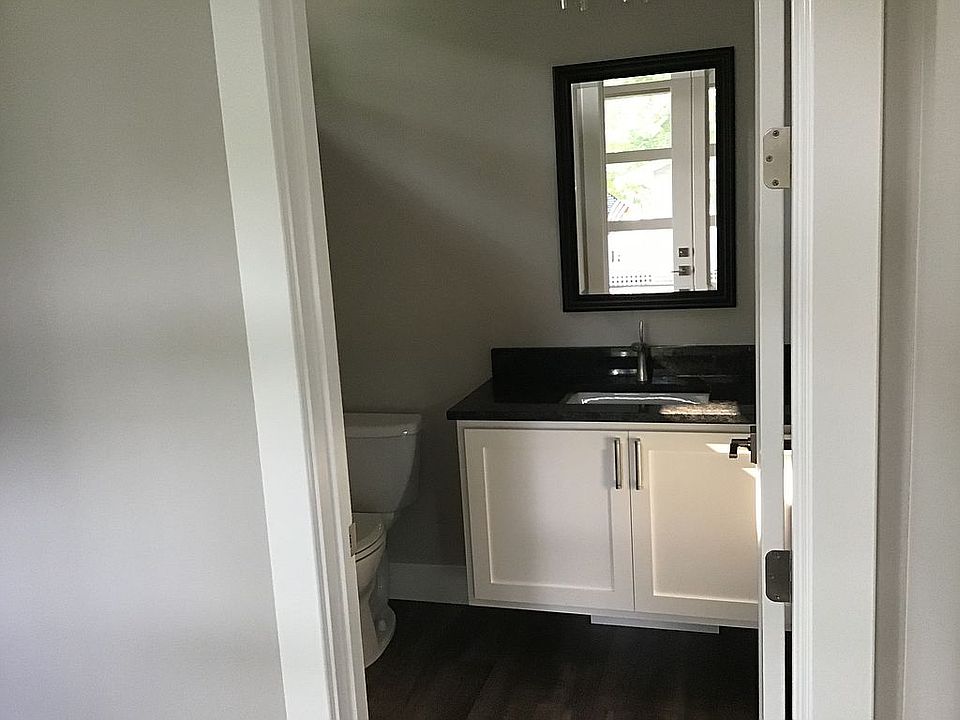 1st image of 212 S Pearl St