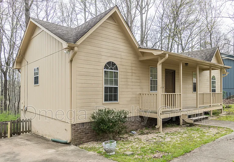 6770 Charles Dr — Photo 3