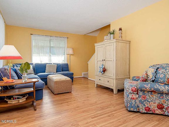 3rd image of 203 Oakleaf Dr