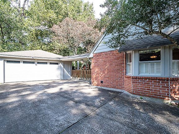 3rd image of 3623 Oak Lake Dr
