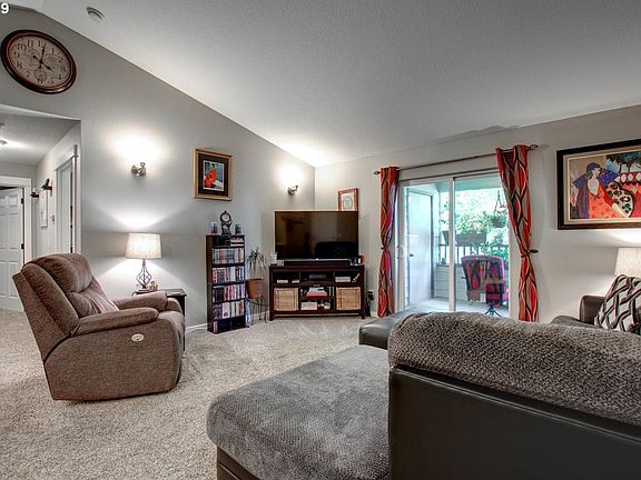 5th image of 14019 NE 20th Ave APT 8A