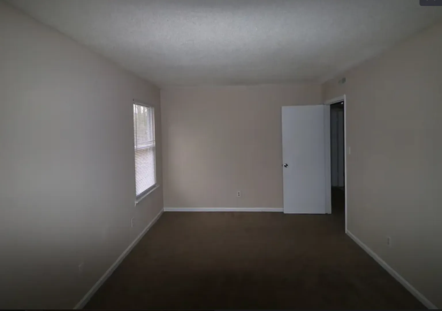 Spacious 3 Bedroom Home! New and renovated — Photo 4