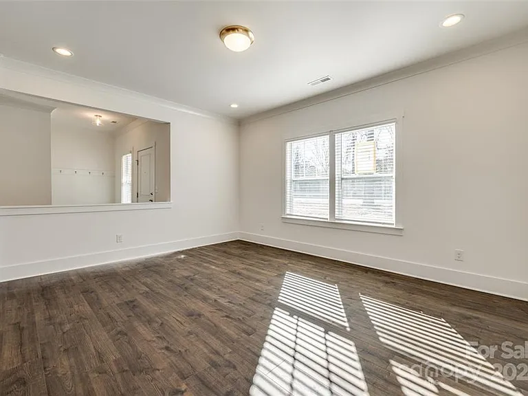 1237 Eastway Dr — Photo 12