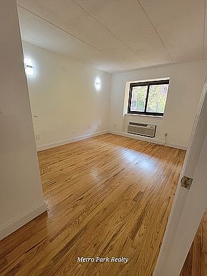 5th image of 143-51 Roosevelt Ave #1D