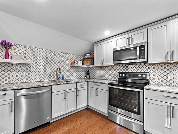 4th image of 66 Langsford St Unit 2