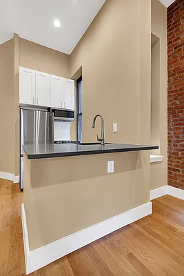 Rented by Cooper & Cooper Real Estate | media 23