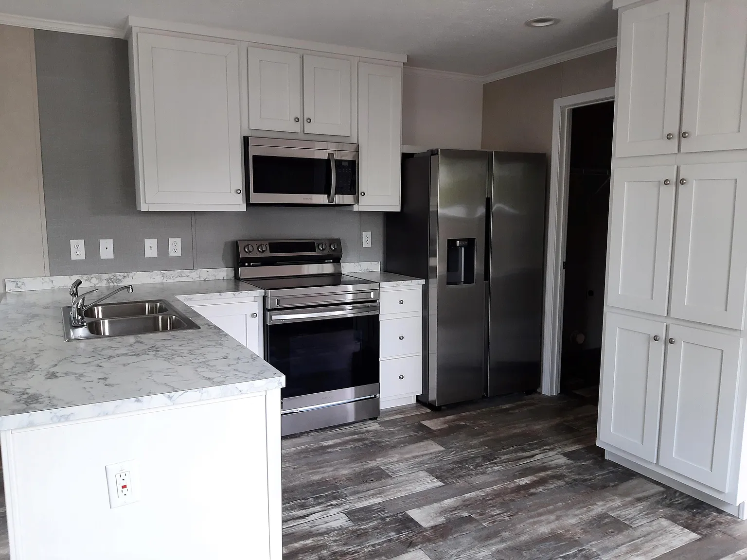 115 Monaco St photo 1