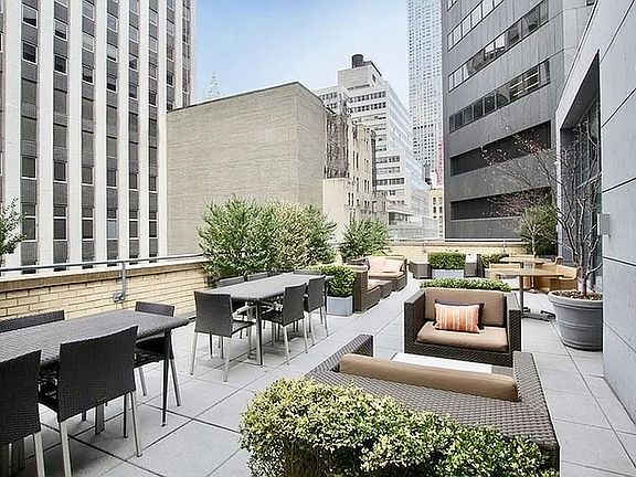 4th image of 90 William St APT 16E