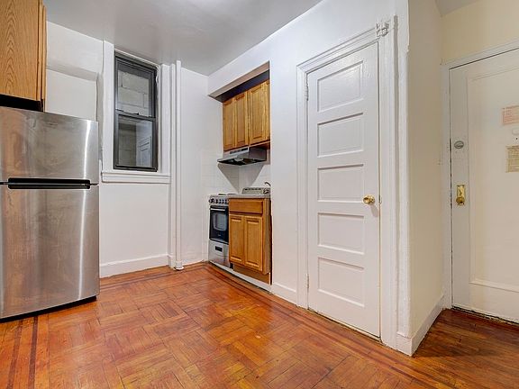 4th image of 223 E 58th St #4AA