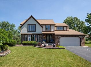 63 Whispering Ct, East Amherst, NY 14051