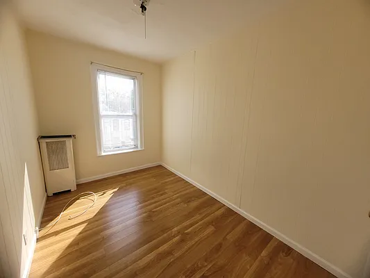 Rented by Halvatzis Realty | media 17