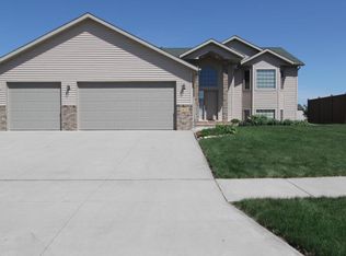 4112 10th St S, Moorhead, MN 56560