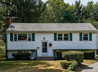 31 Greenbriar Rd, Brockton, MA 02301