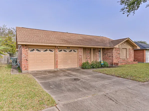 7010 Yucca Dr, Galveston, TX 77551