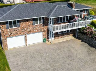 38 Burnside Ave, Narragansett, RI 02882