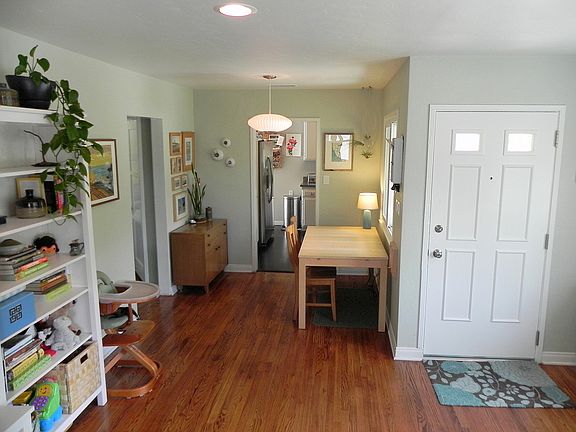 4th image of 2328 Poinsettia Dr