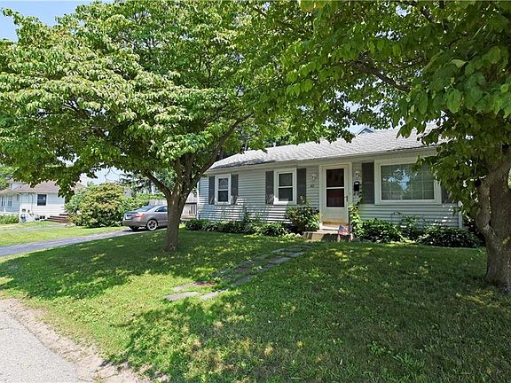 5th image of 40 Maplewood St