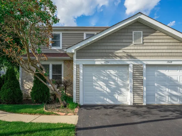 1951 Georgetown Ln, Hoffman Estates, IL 60169