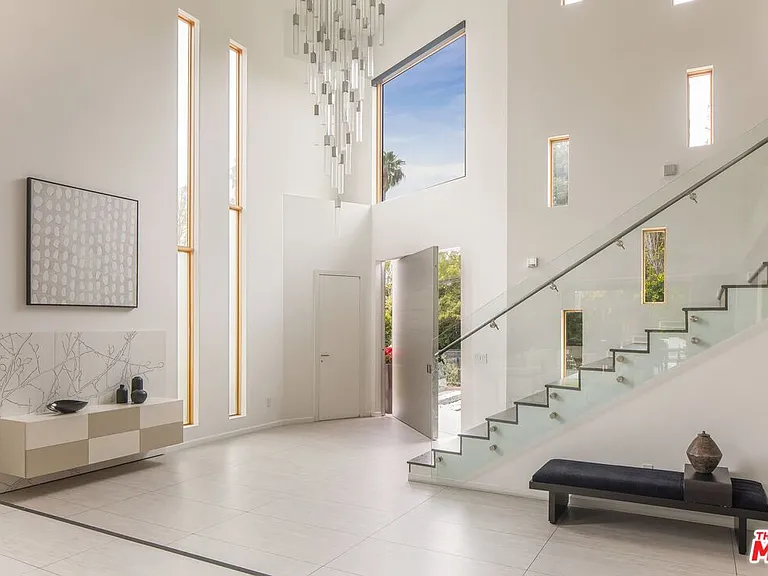 12443 W Sunset Blvd — Photo 3