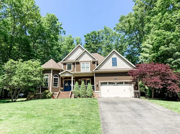 138 Hawksmoor Dr, Daniels, WV 25832