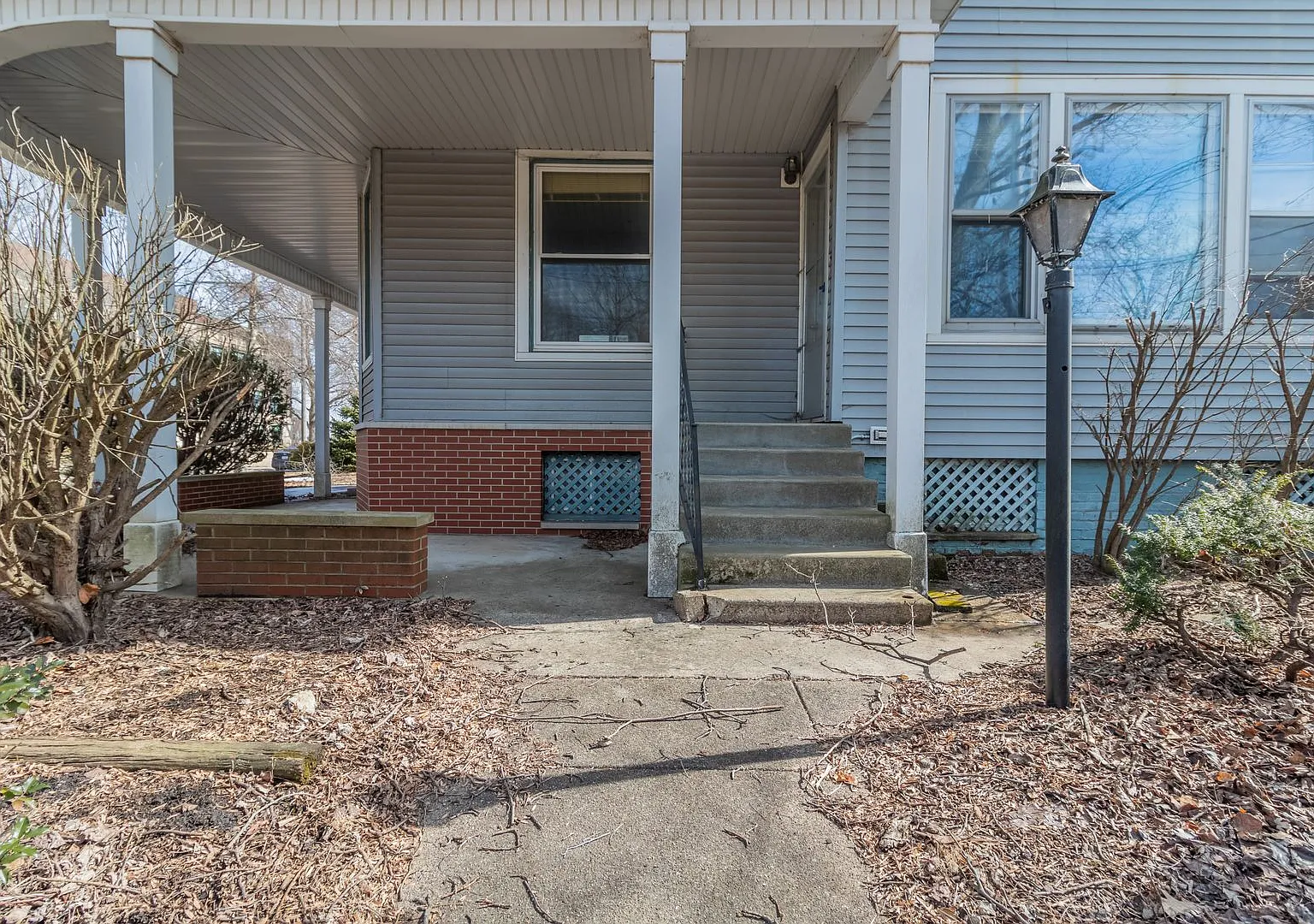5 bedroom, 2 bath home, close to U of I, MTD lines, local shopping & dining!! - Available August ... — Photo 4