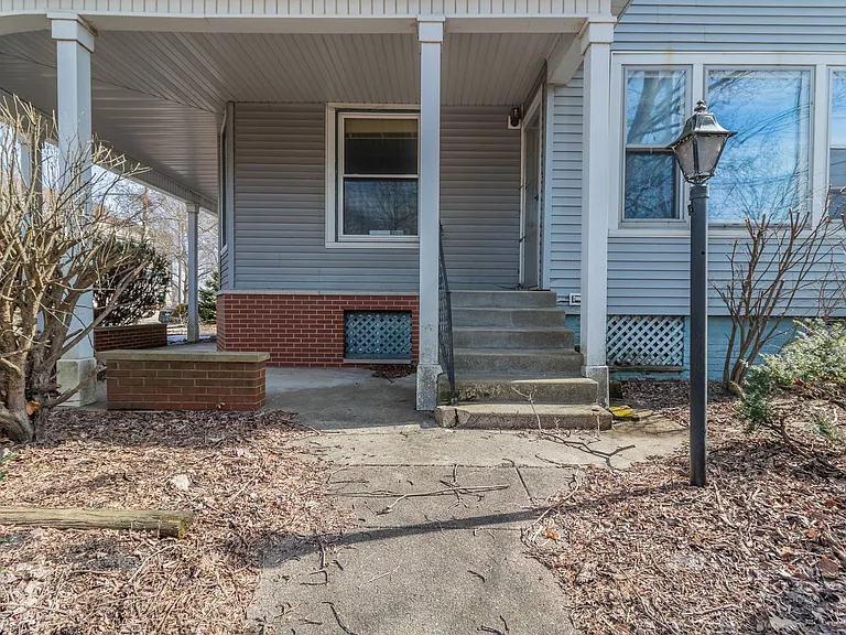 311 W Green St — Photo 4