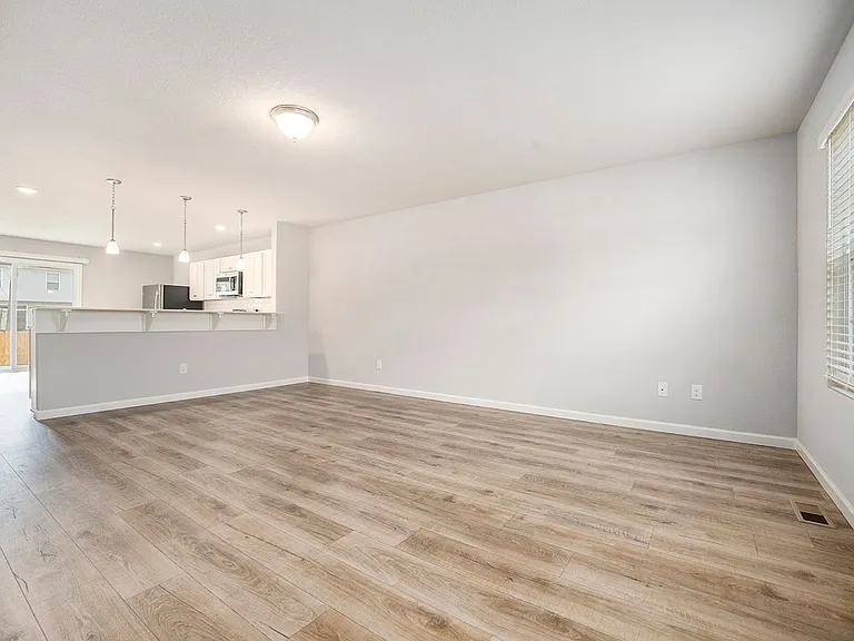 1610 Autumn Ridge Ln — Photo 8