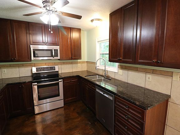 2nd image of 4225 Oak Ln