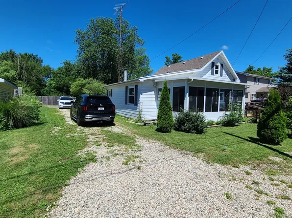 120 S Howard St, Summitville, IN 46070