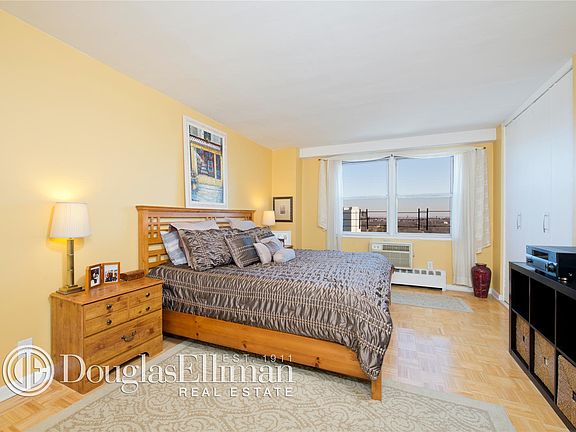 4th image of 5700 Arlington Ave APT 19D