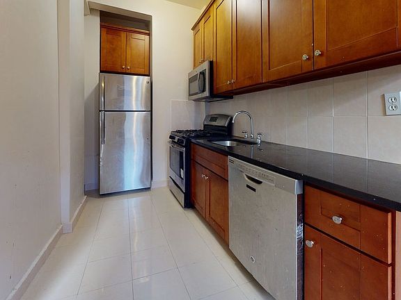 5th image of 124 W 93rd St #1EE