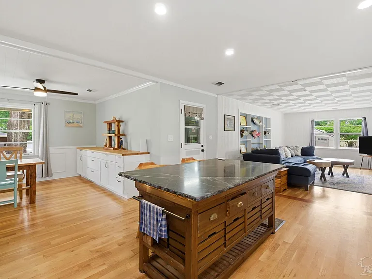730 Nagel Dr — Photo 7