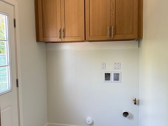 Laundry room features
1. Cabinets
2. Gas or Electric ready
3. Exhaust Fan