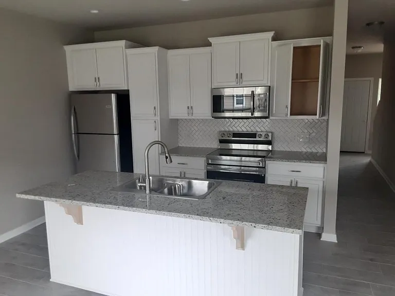 107 Meyers Terrace Cir — Photo 2