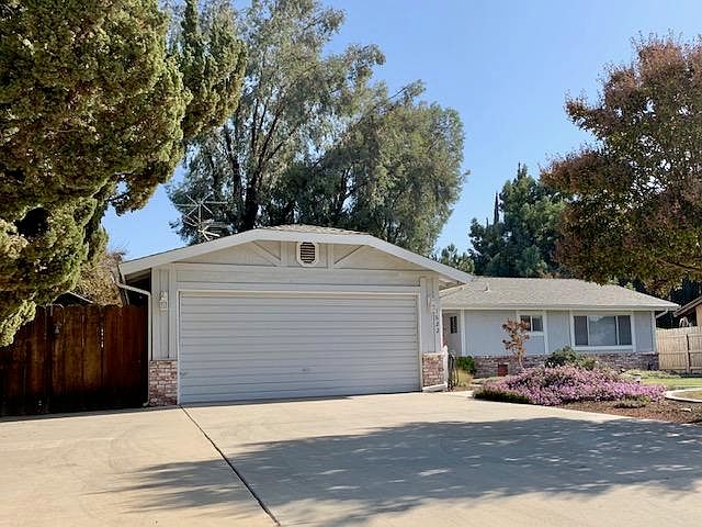 1622 S Bradley St, Visalia, Ca 93292 