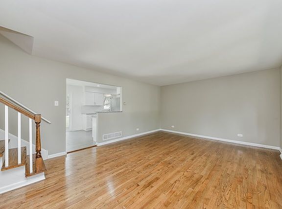 3rd image of 937 Cottonwood Ln