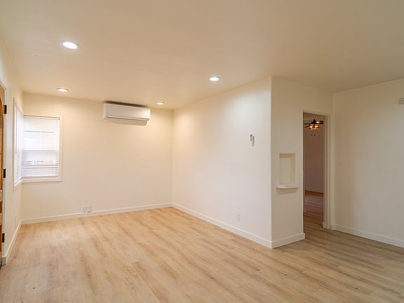 3rd image of 4382 38th St