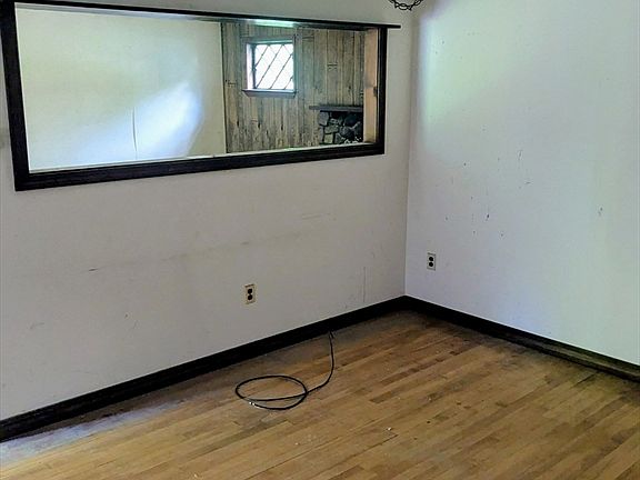 5th image of 155 Concord St