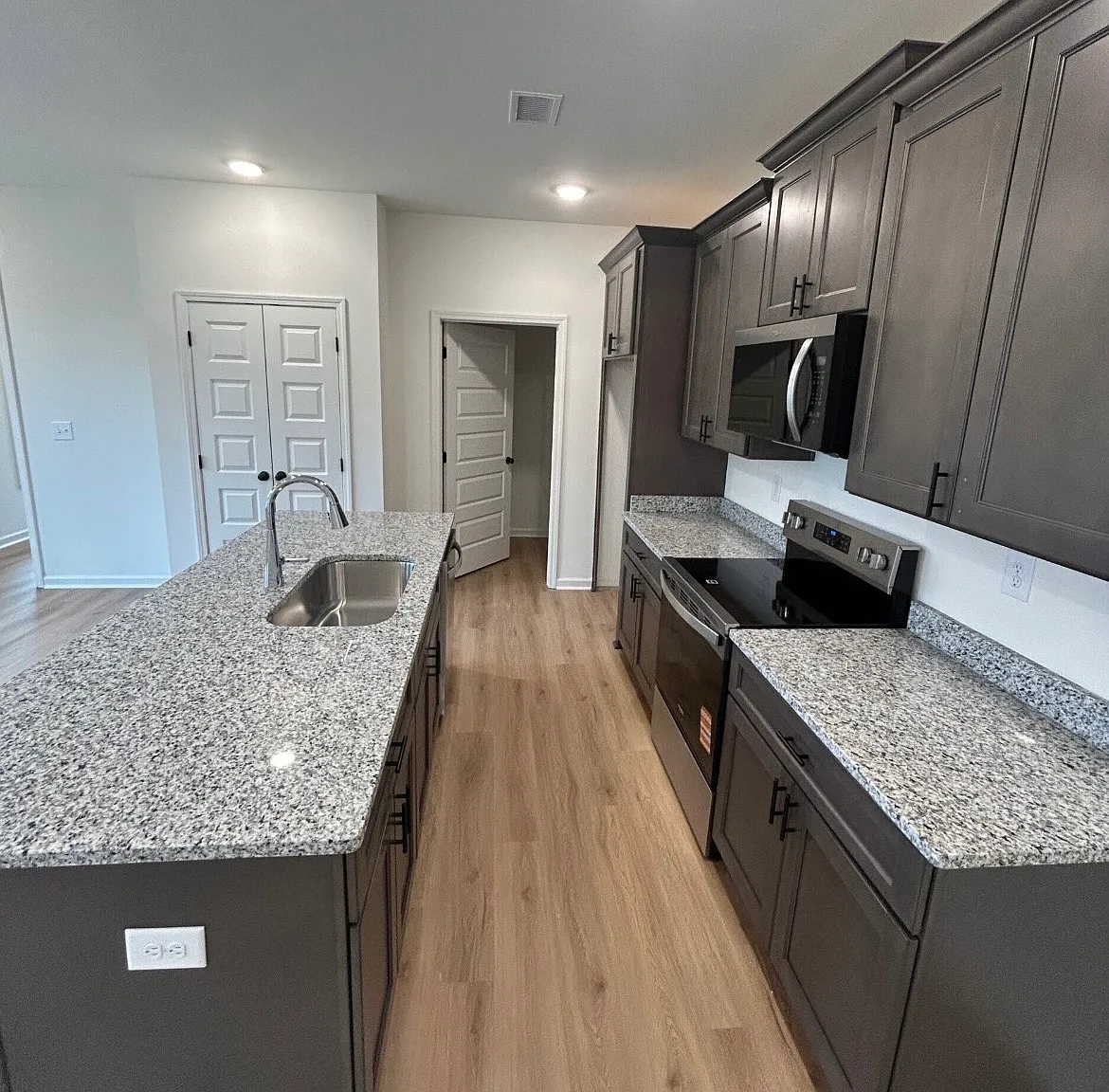 2 bed, 1184 sqft, $1,900 — Photo 4