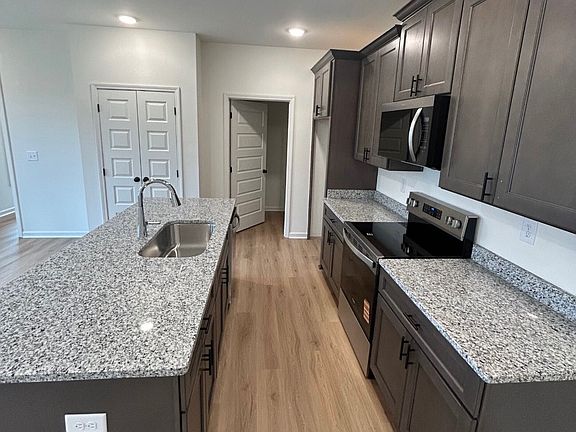 4th image of 131 Summer St