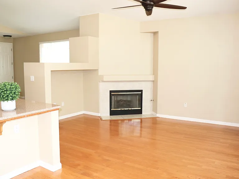 537 Farridge Dr — Photo 4