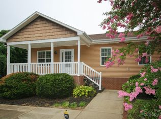 517 1st St SW, Hickory, NC 28602