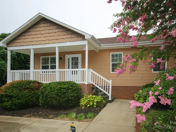 517 1st St SW, Hickory, NC 28602