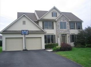 19 Whitefield Ln, Lancaster, PA 17602