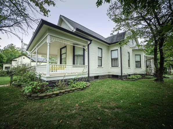 303 Church St, New Harmony, IN 47631